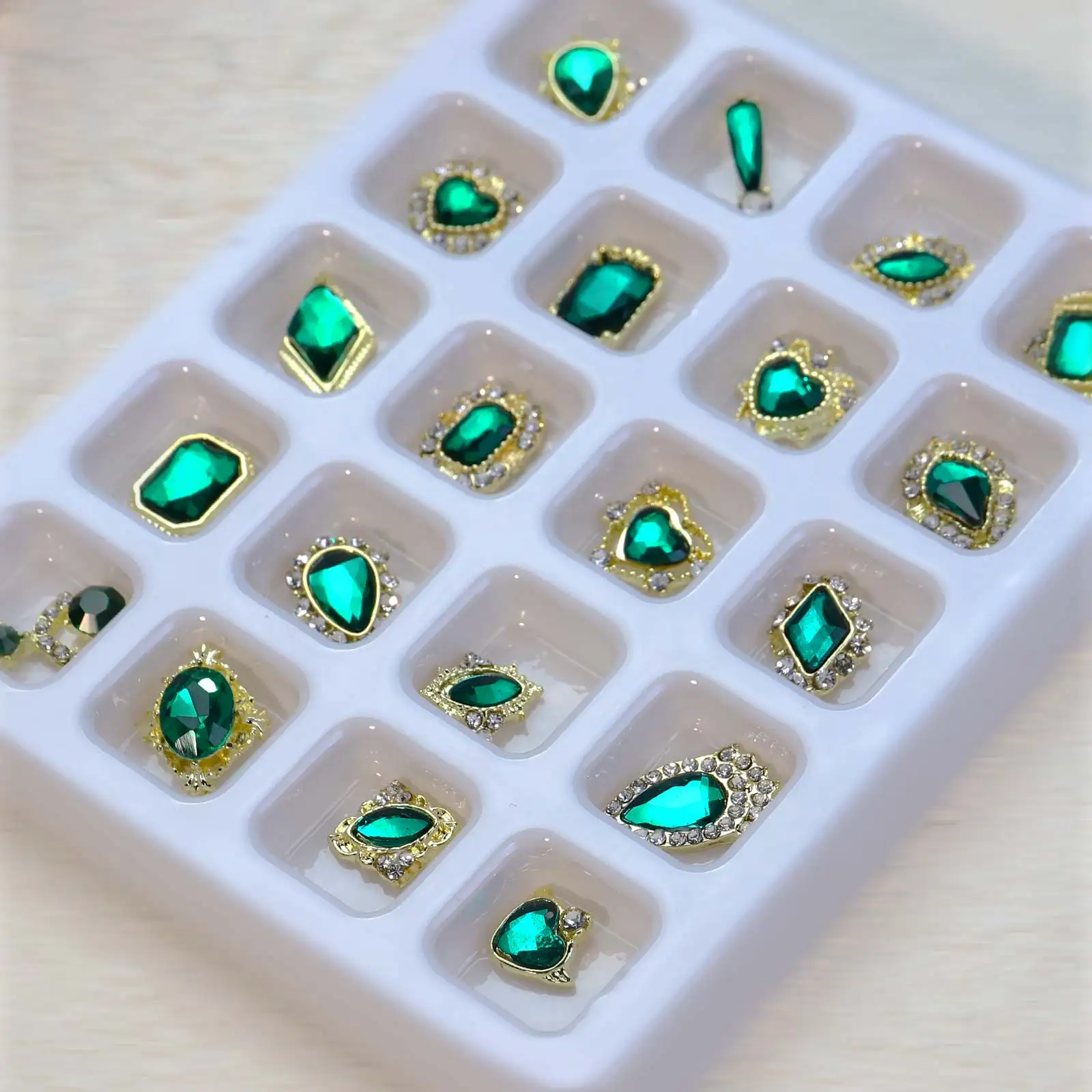 1 Кутия разноцветни кристали за нокти, 3D кристална сплав, направи си сам, ноктите, Скъпоценни камъни, Дизайнерски декорация, направи си сам, маникюр, блестящи аксесоари за красота ноктите